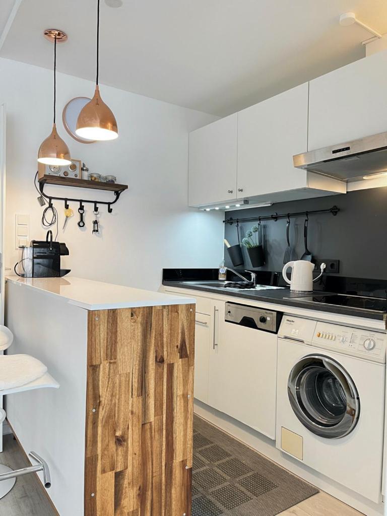Living At Saarpartments -Adultsonly- 2 Bedrooms, Kitchen- Business & Holiday Apartments For Long- And Short Term Stay, 3 Min To Train-Station, Secure E-Bike Parking! Saarbrücken Exterior foto